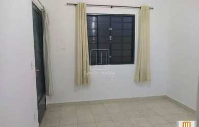 Imagem: A casa possui 2 Dormitórios, 1 Banheiro, 2 Vagas na garagem