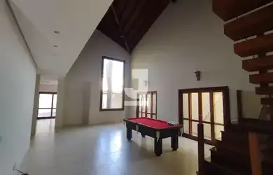 Imagem: A casa possui 3 Dormitórios, 5 Banheiros, 4 Vagas na garagem