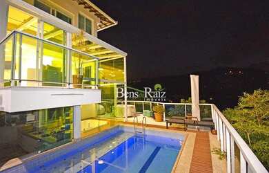 Imagem: A casa em condomínio possui 4 Dormitórios, 5 Banheiros, 5