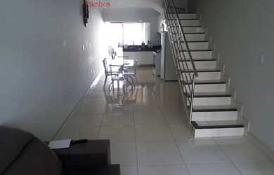 Imagem: A casa possui 1 Dormitório, 3 Banheiros, 2 Vagas na garagem