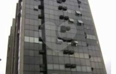 Imagem: O depósito possui 2 Vagas na garagem e 50m² de Área e está