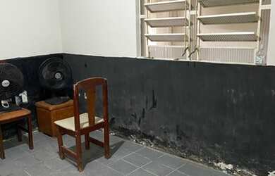 Imagem: A casa possui 3 Dormitórios, 2 Banheiros, 1 Vaga na garagem