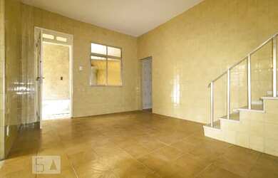 Imagem: A casa possui 2 Dormitórios, 1 Banheiro, 1 Vaga na garagem