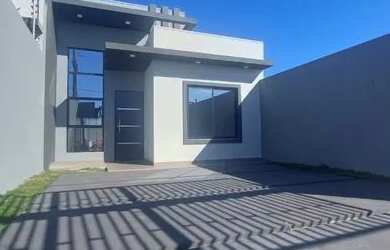 Imagem: A casa possui 3 Dormitórios, 2 Banheiros, 2 Vagas na garagem