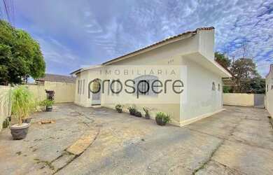 Imagem: A casa possui 2 Dormitórios, 1 Banheiro, 3 Vagas na garagem