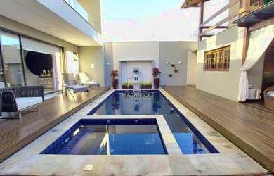 Imagem: A casa possui 4 Dormitórios, 5 Banheiros, 5 Vagas na garagem