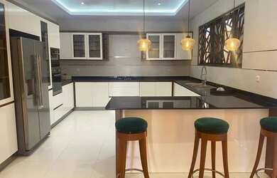 Imagem: A casa possui 3 Dormitórios, 3 Banheiros, 3 Vagas na garagem