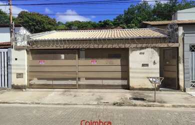 Imagem: A casa possui 2 Dormitórios, 3 Banheiros, 3 Vagas na garagem