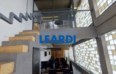 Imagem: O depósito possui 2 Vagas na garagem, 100m² de Área e está