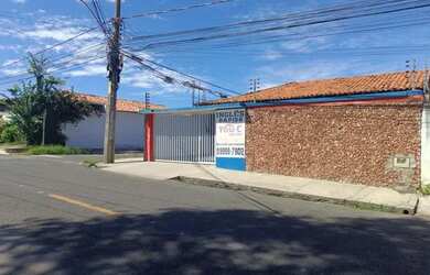 Imagem: A casa possui 2 Dormitórios, 3 Banheiros, 2 Vagas na garagem