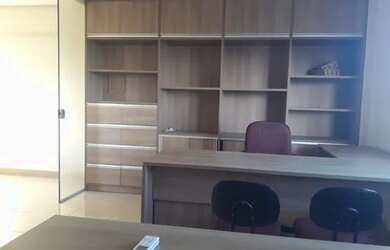 Imagem: O depósito possui 2 Vagas na garagem e 30m² de Área e está