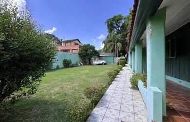 Imagem 4: Casa com amplo pátio e muito área verde