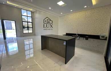 Imagem: A casa em condomínio possui 3 Dormitórios, 4 Banheiros, 4