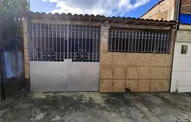 Imagem: A casa possui 2 Dormitórios, 1 Banheiro, 1 Vaga na garagem