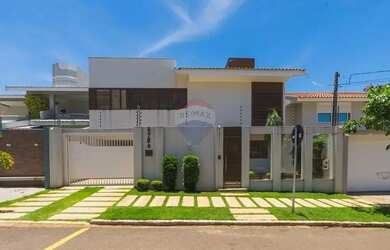 Imagem: A casa possui 3 Dormitórios, 4 Banheiros, 4 Vagas na garagem