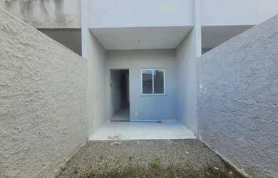 Imagem: A casa possui 2 Dormitórios, 2 Banheiros, 1 Vaga na garagem