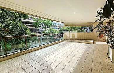 Imagem: O apartamento possui 3 Dormitórios, 3 Banheiros, 2 Vagas na