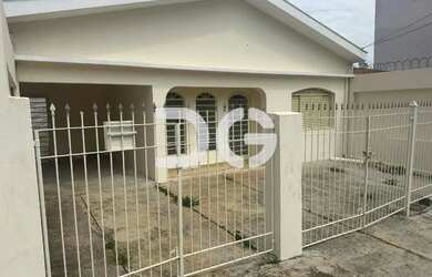 Imagem: A casa possui 5 Dormitórios, 2 Banheiros, 4 Vagas na garagem