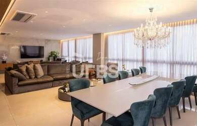 Imagem: O apartamento possui 4 Dormitórios, 5 Banheiros, 4 Vagas na