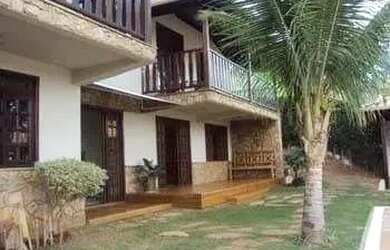 Imagem: A casa possui 3 Dormitórios, 3 Banheiros, 5 Vagas na garagem