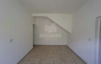 Imagem: A casa possui 3 Dormitórios, 2 Banheiros, 2 Vagas na garagem