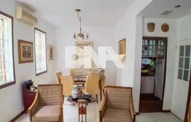 Imagem: A casa possui 3 Dormitórios, 4 Banheiros, 110m² de Área e