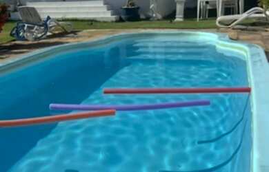 Imagem: A casa possui 4 Dormitórios, 2 Banheiros e 3 Vagas na garagem