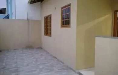 Imagem: A casa possui 3 Dormitórios, 2 Banheiros, 1 Vaga na garagem