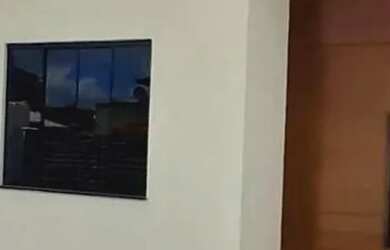 Imagem: A casa possui 3 Dormitórios, 2 Banheiros, 3 Vagas na garagem