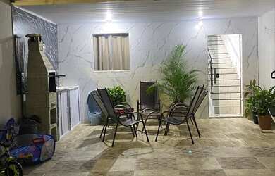 Imagem: A casa possui 4 Dormitórios, 1 Banheiro e está localizado