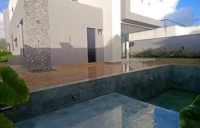 Imagem: A casa em condomínio possui 4 Dormitórios, 5 Banheiros, 4