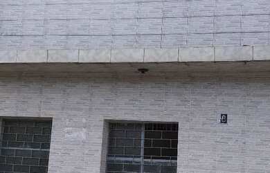 Imagem: A casa possui 3 Dormitórios, 2 Banheiros e está localizado