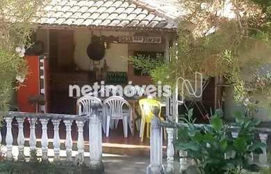 Imagem: A casa possui 4 Dormitórios, 2 Banheiros, 2 Vagas na garagem