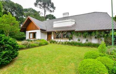 Imagem: A casa possui 5 Dormitórios, 5 Banheiros, 4 Vagas na garagem