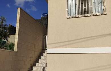 Imagem: A casa possui 2 Dormitórios, 2 Banheiros, 2 Vagas na garagem