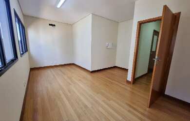 Imagem: O depósito possui 1 Vaga na garagem, 27m² de Área e está