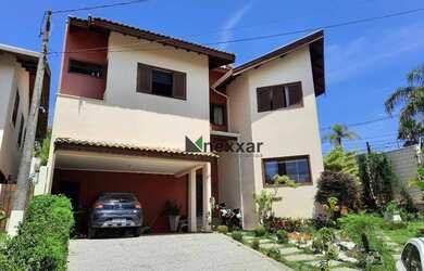 Imagem: A casa em condomínio possui 4 Dormitórios, 5 Banheiros, 2