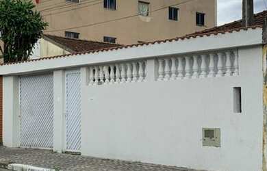 Imagem: A casa possui 2 Dormitórios, 3 Banheiros, 3 Vagas na garagem