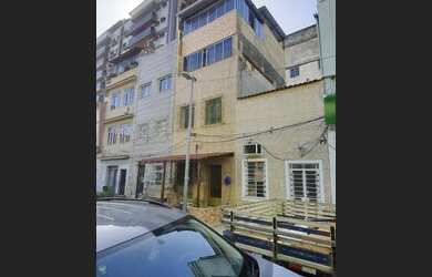 Imagem: A casa possui 3 Dormitórios, 3 Banheiros, 2 Vagas na garagem