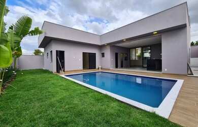 Imagem: A casa em condomínio possui 3 Dormitórios, 3 Banheiros, 4