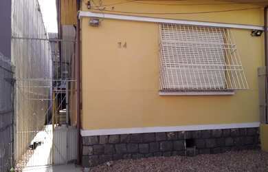 Imagem: A casa possui 5 Dormitórios, 2 Banheiros, 1 Vaga na garagem