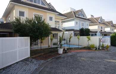 Imagem: A casa em condomínio possui 4 Dormitórios, 4 Banheiros, 1