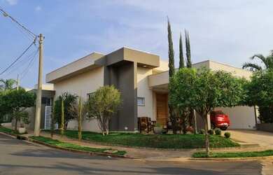 Imagem: A casa em condomínio possui 3 Dormitórios, 3 Banheiros, 2