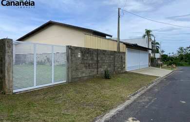 Imagem: A casa possui 2 Dormitórios, 2 Banheiros, 5 Vagas na garagem