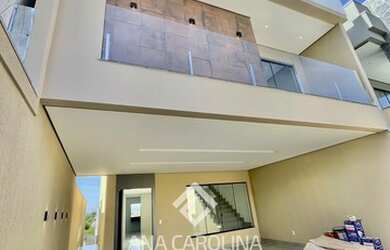 Imagem: A casa possui 3 Dormitórios, 3 Banheiros, 3 Vagas na garagem