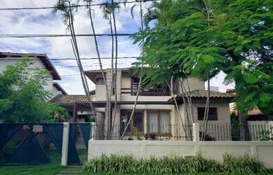 Imagem: A casa para alugar possui 5 Dormitórios, 5 Banheiros, 4 Vagas