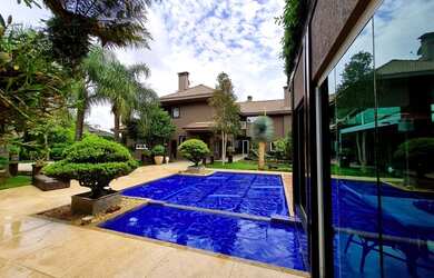 Imagem: A casa possui 4 Dormitórios, 1 Banheiro, 4 Vagas na garagem