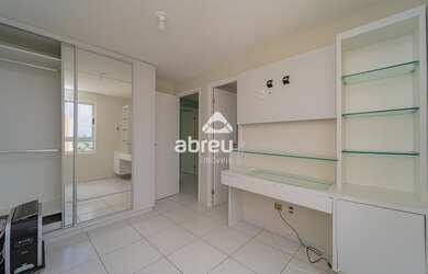 Imagem: O apartamento possui 3 Dormitórios, 3 Banheiros, 2 Vagas na