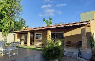 Imagem: A casa possui 3 Dormitórios, 3 Vagas na garagem e está localizado