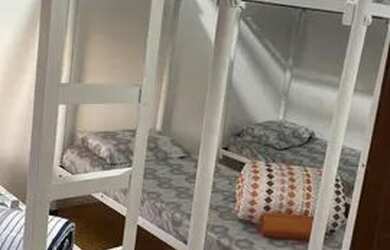 Imagem: A casa possui 2 Dormitórios, 2 Banheiros, 2 Vagas na garagem